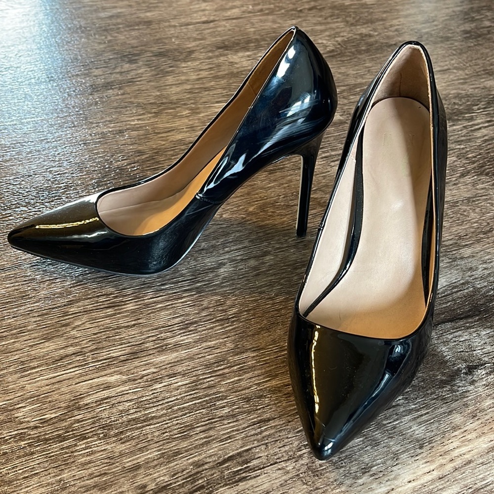 Black Patent Pumps • 8.5